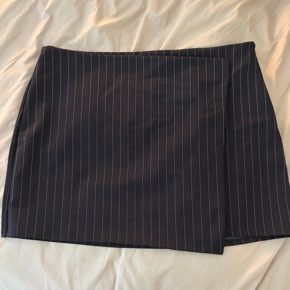 NWT Mango Women’s Black Pinstripe Faux Wrap Skirt
